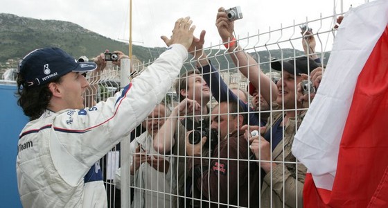 Robert-Kubica-du-parking-aux-paddocks