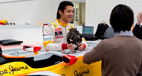 Ho-Ping-Tung-remercie-le-Renault-F1-Team