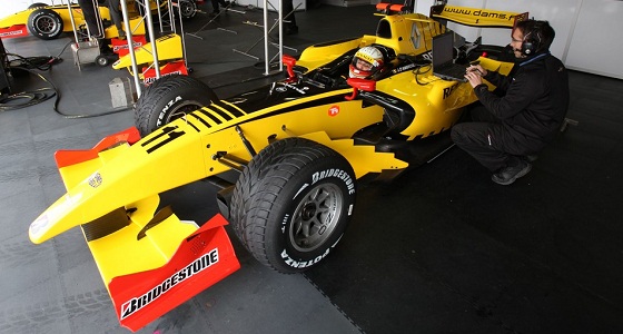 Dams-aux-couleurs-du-Renault-F1-Team