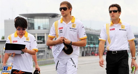 Vitaly-Petrov-Terminer-les-courses