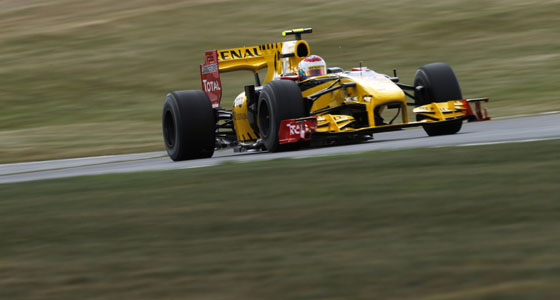 Silverstone-Course-Dimanche-noir-pour-Renault-F1