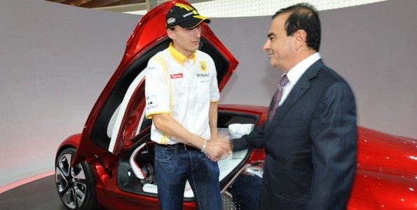 Robert-Kubica-en-visite-au-Mondial-de-l-Auto-a-Paris