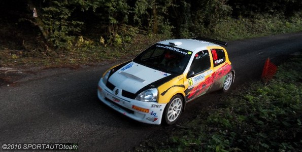 Robert-Kubica-monte-sur-le-podium-du-Rallye-d-Antibes