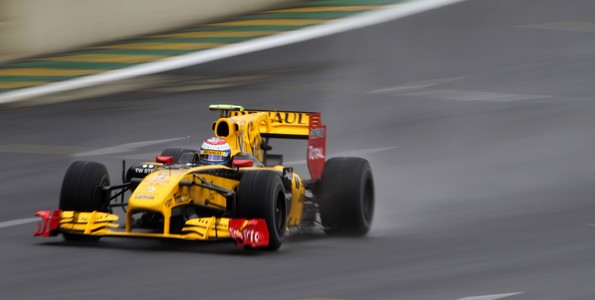 Journee-difficile-pour-le-Renault-F1-Team