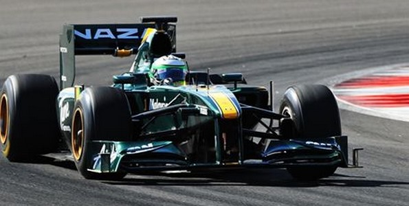 Le-Team-Lotus-Renault-face-a-Lotus-Renault-GP