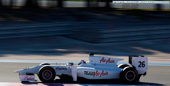 Team-Lotus-Renault-va-s-appuyer-sur-AirAsia-pour-ses-reservistes