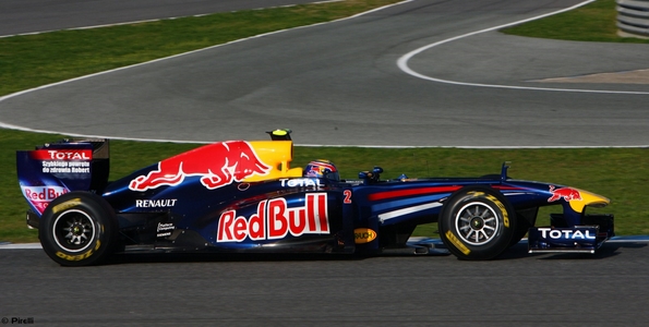 Mark-Webber-et-la-RB7-continuent-d-engranger-les-kilometres