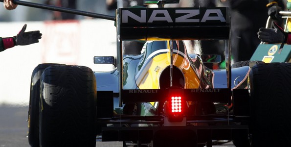 Un-probleme-de-boite-de-vitesse-pour-le-Team-Lotus-Renault