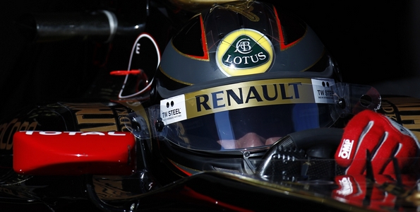 Nouvel-aileron-avant-et-simulation-de-course-pour-Lotus-Renault-GP