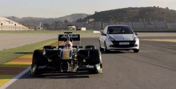 Video-Team-Lotus-fait-la-promotion-de-la-Renault-Clio-RS