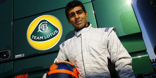 Officiel-Team-Lotus-Renault-signe-Karun-Chandhok