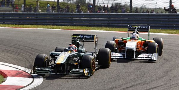 Team-Lotus-Renault-se-prepare-pour-le-Grand-Prix-d-Espagne