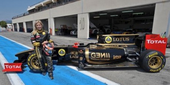 Maria-de-Villota-prend-le-volant-de-la-Renault-R29