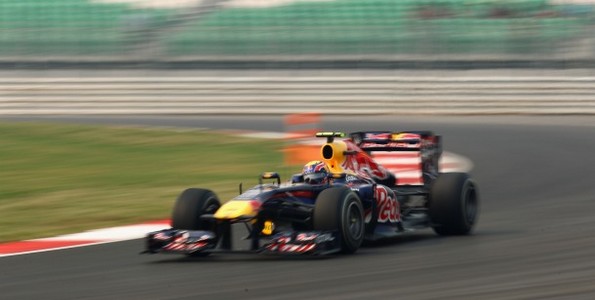 Mark-Webber-perd-du-terrain-sur-la-seconde-place