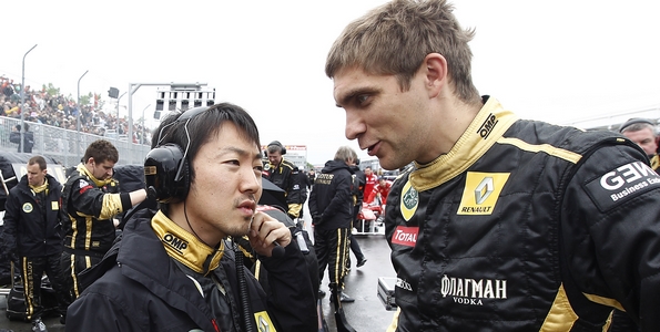 Vitaly-Petrov-participera-a-la-Race-of-Champions