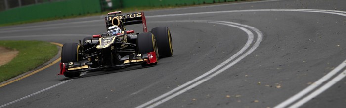 Kimi-Raikkonen-en-difficulte-avec-sa-direction-assistee