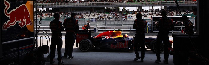 Red-Bull-Renault-loupe-le-coche-a-Barcelone