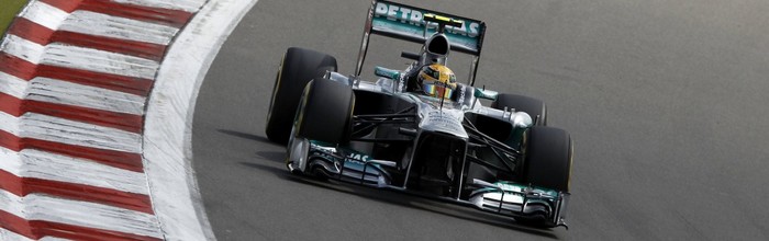 Hongrie-Course-Hamilton-s-impose-devant-trois-moteurs-Renault