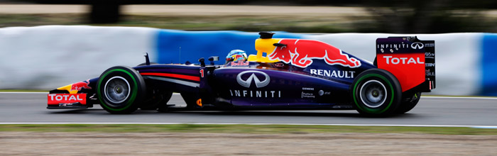 Sebastian-Vettel-tente-de-garder-le-cap