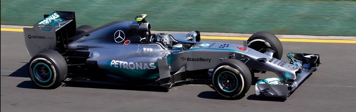 Melbourne-Course-Rosberg-et-Mercedes-sur-un-nuage