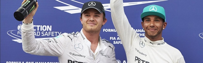 Sepang-Course-Hamilton-et-Rosberg-dans-un-fauteuil