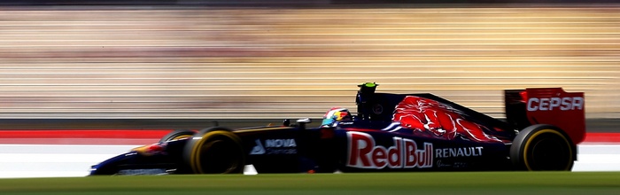 Toro-Rosso-passe-a-cote-de-sa-course