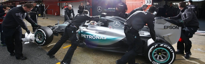 Mercedes-domine-Renault-reprend-des-couleurs