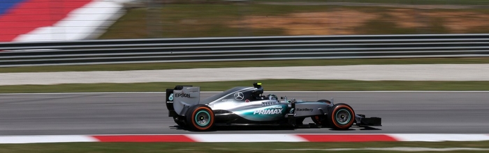 Sepang-EL3-Mercedes-toujours-devant-Ferrari-en-embuscade