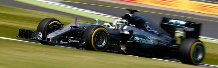 Silverstone-Qualif-Lewis-Hamilton-brille-a-domicile