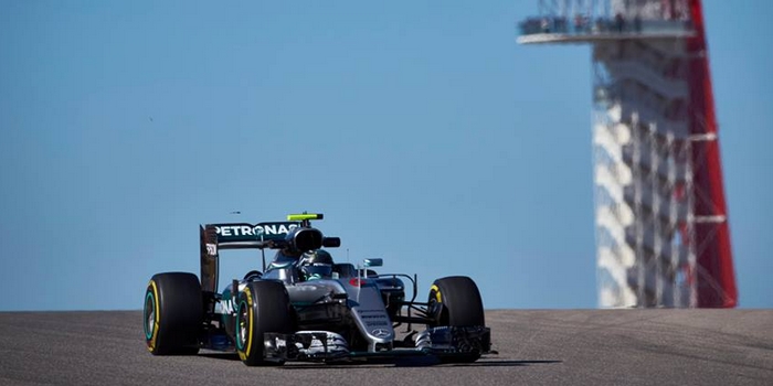 Austin-EL2-Rosberg-en-tete-Ricciardo-en-embuscade