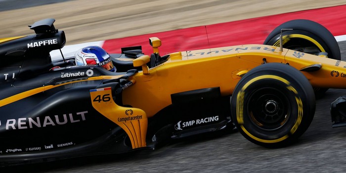 Les-equipes-Renault-font-rouler-la-jeunesse-a-Bahrein