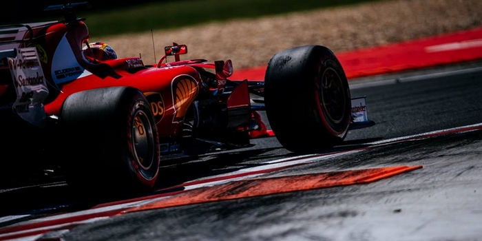 Hongrie-Course-Ferrari-reprend-de-l-air-et-signe-le-double