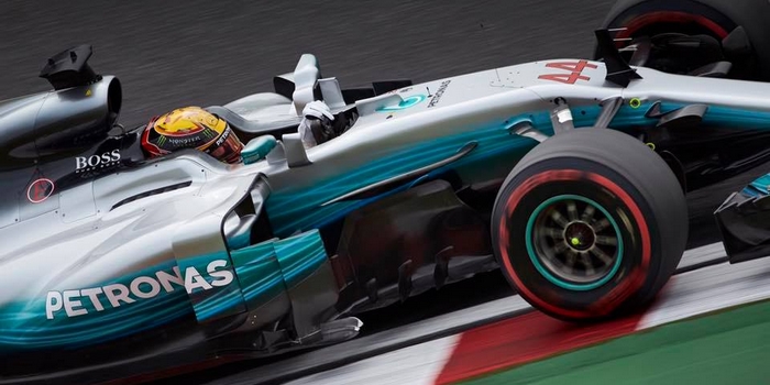 Japon-Course-Lewis-Hamilton-l-emporte-et-fonce-vers-un-nouveau-sacre