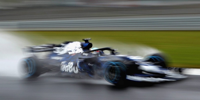 Sortie-de-piste-pour-la-nouvelle-Red-Bull-RB14-a-Silverstone