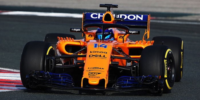 Fernando-Alonso-enthousiaste-devant-sa-nouvelle-McLaren-Renault-MCL33