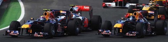 Christian-Horner-va-faire-le-point-avec-Mark-Webber