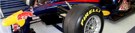 Les-pneus-Pirelli-donnent-deja-du-fil-a-retordre-a-Vettel