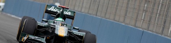 Team-Lotus-Renault-en-retrait