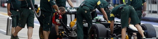 Team-Lotus-Renault-passe-entre-les-gouttes