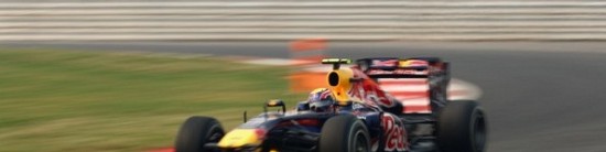 Mark-Webber-perd-du-terrain-sur-la-seconde-place