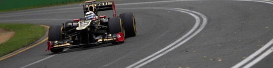 Kimi-Raikkonen-en-difficulte-avec-sa-direction-assistee