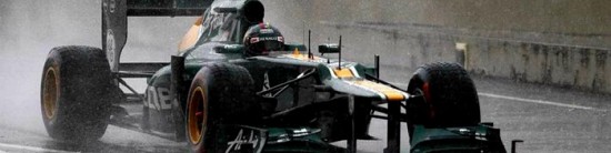 La-pluie-n-enleve-pas-le-sourire-chez-Caterham-Renault