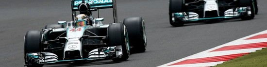 UK-Course-Lewis-Hamilton-couronne-devant-son-public