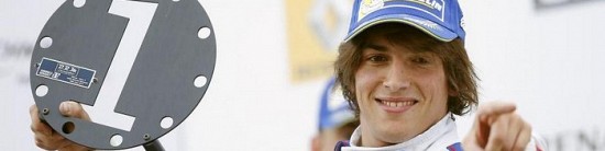 Roberto-Merhi-et-Carlos-Sainz-Jr-en-piste-avec-Caterham