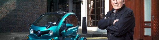 Quand-Sir-Stirling-Moss-fait-la-promotion-du-Renault-Twizy-Video