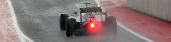 Austin-EL3-Hamilton-mene-la-charge-sous-la-pluie