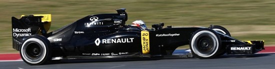 Kevin-Magnussen-lance-la-machine-Renault-a-Barcelone