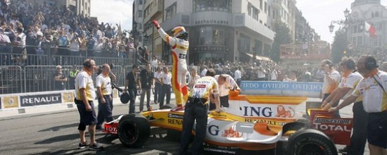 Fernando-Alonso-fait-le-show-a-Oviedo