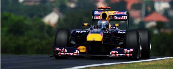 Red-Bull-Renault-large-dominateur-Renault-dans-le-coup