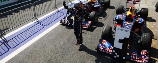 Red-Bull-Racing-Renault-sur-un-nuage-apres-son-titre